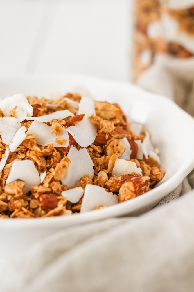 Coconut & Almond Granola | cookinginmygenes.com