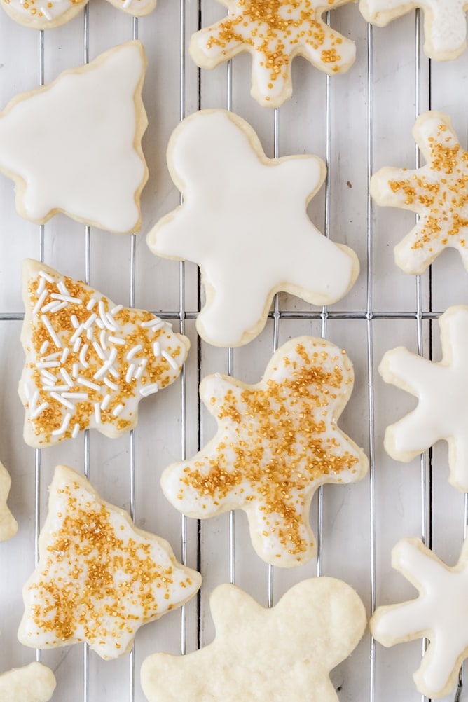 Shortbread Cookies with Lemon Icing | cookinginmygenes.com