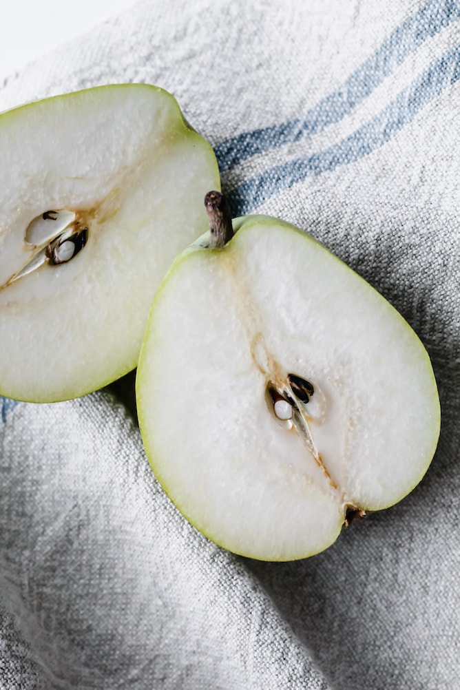 Spiced Oatmeal with Honey Pears | cookinginmygenes.com