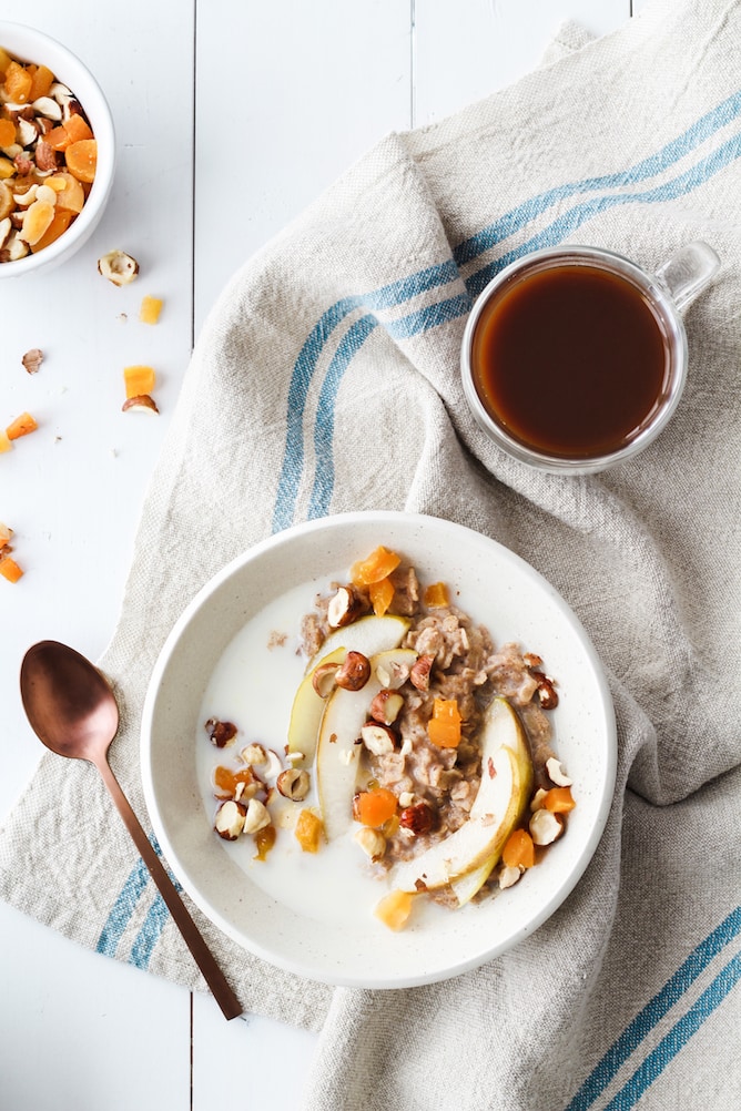 Spiced Oatmeal with Honey Pears | cookinginmygenes.com