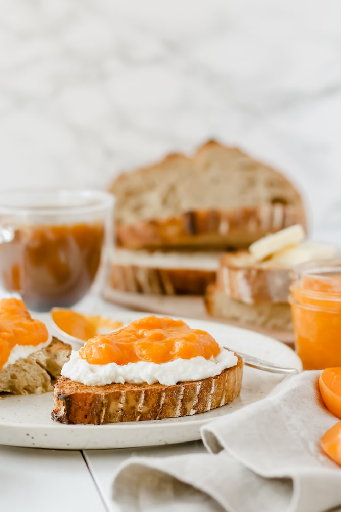 Easy Apricot Jam | cookinginmygenes.com
