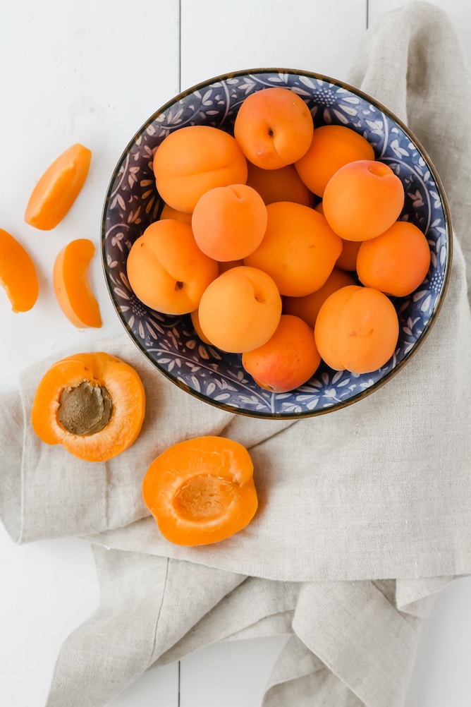 Easy Apricot Jam | cookinginmygenes.com
