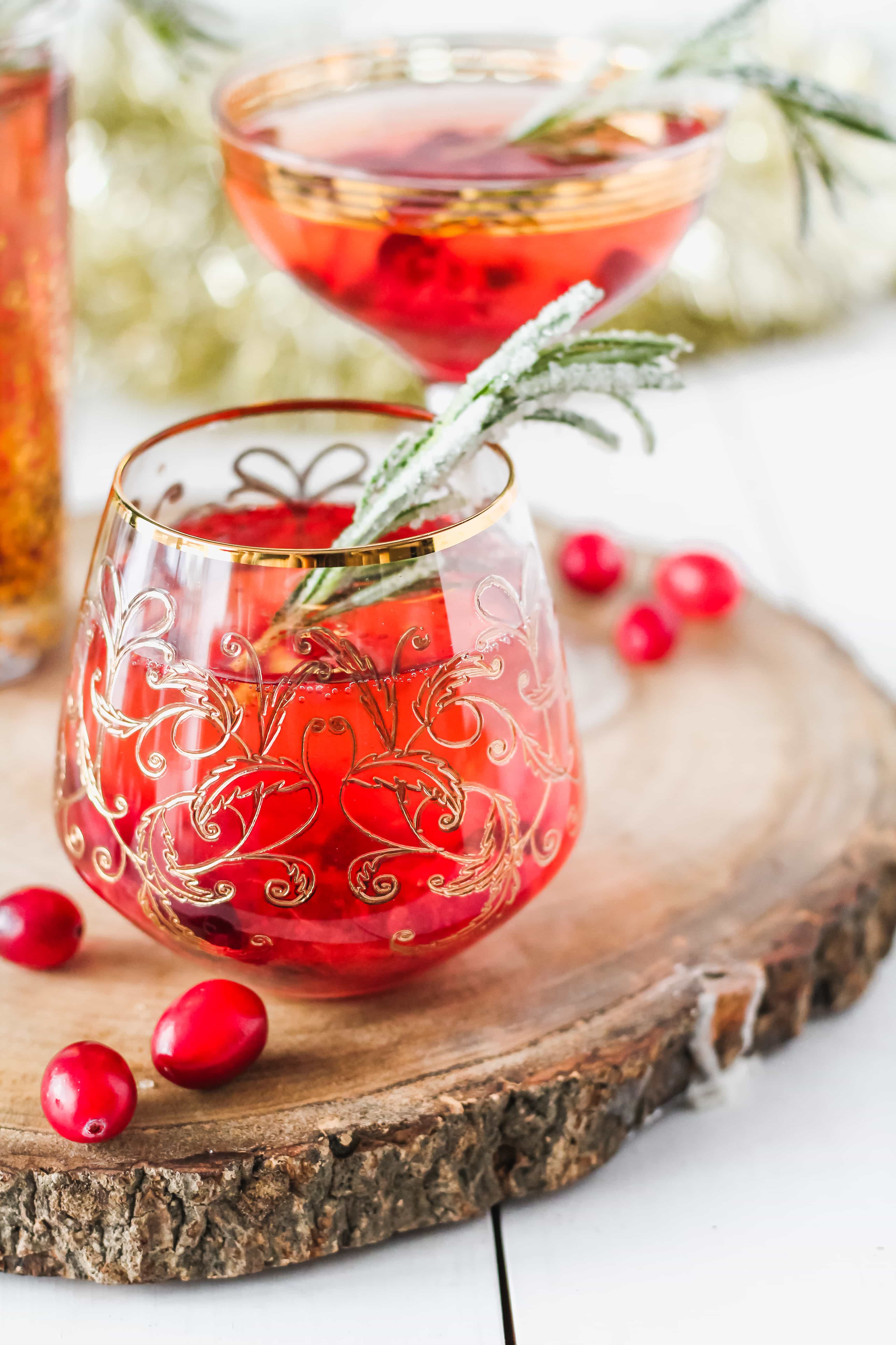Cranberry Rosé Fizz Cocktail | cookinginmygenes.com