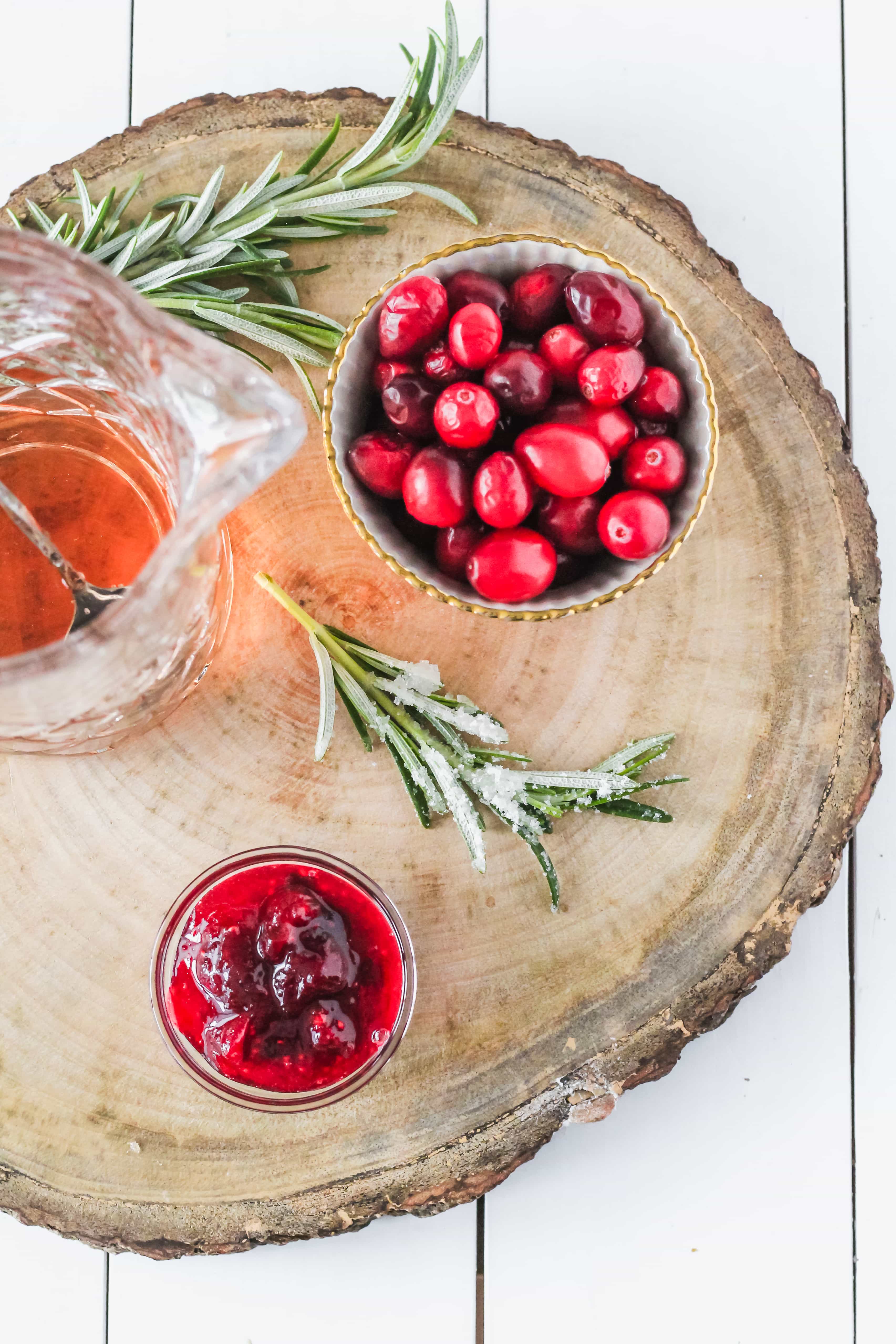 Cranberry Rosé Fizz Cocktail | cookinginmygenes.com