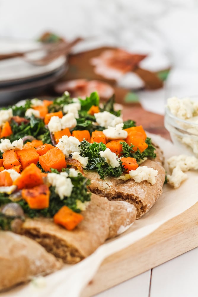 Roasted Sweet Potato Kale Flatbread | cookinginmygenes.com