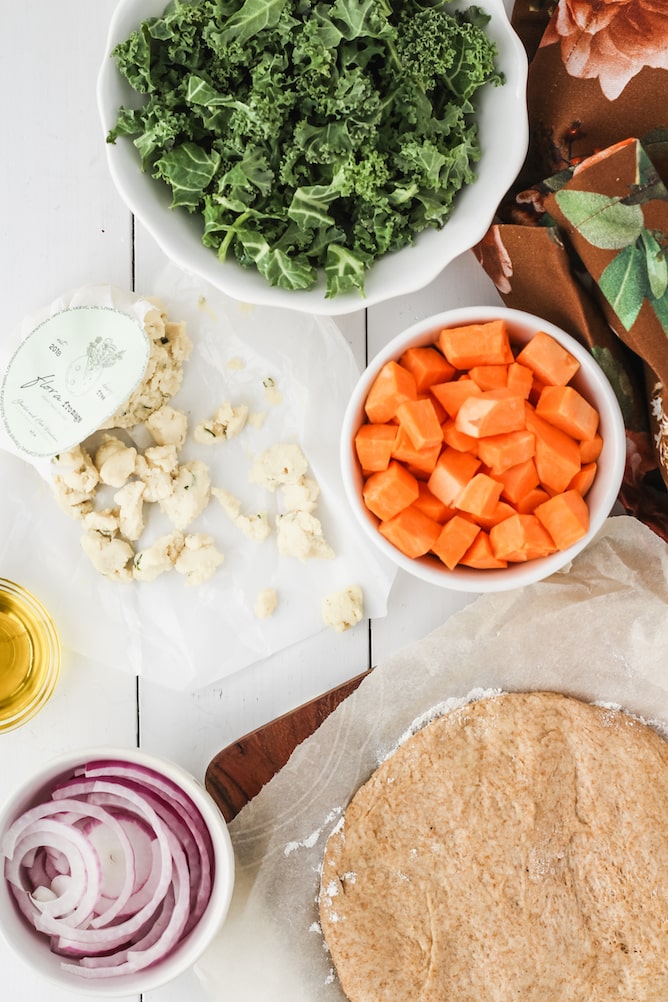 Roasted Sweet Potato Kale Flatbread | cookinginmygenes.com