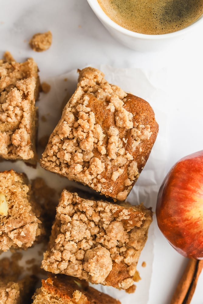 Apple Cinnamon Crumble Cake