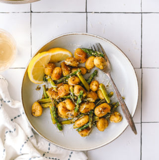 Spring gnocchi with asparagus in a bowl