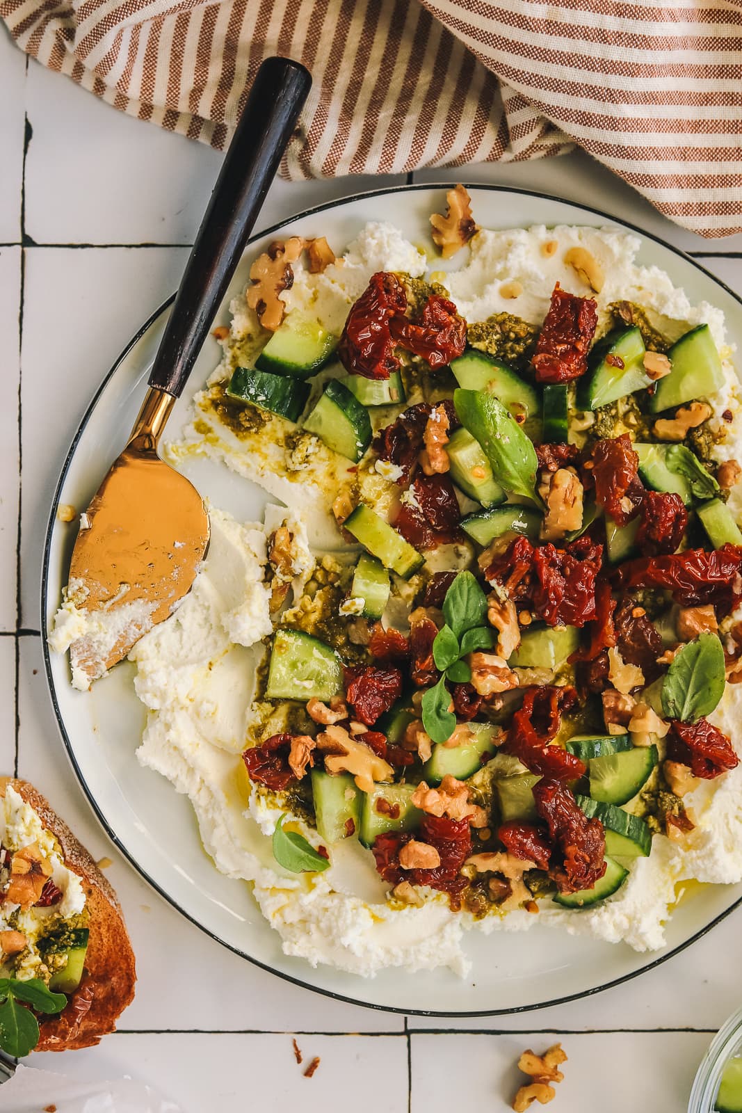 goat cheese pesto dip