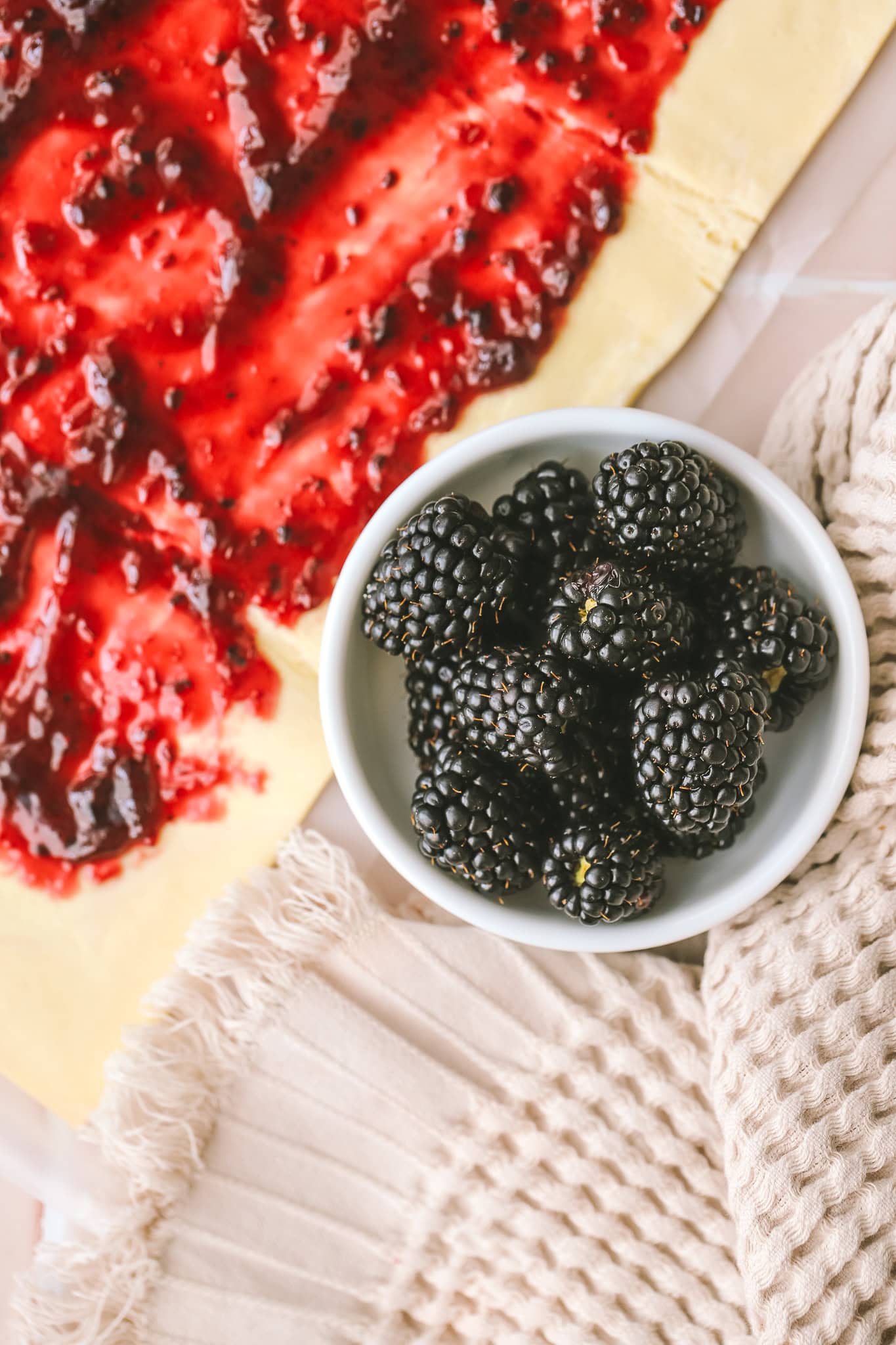 blackberries in a bowl