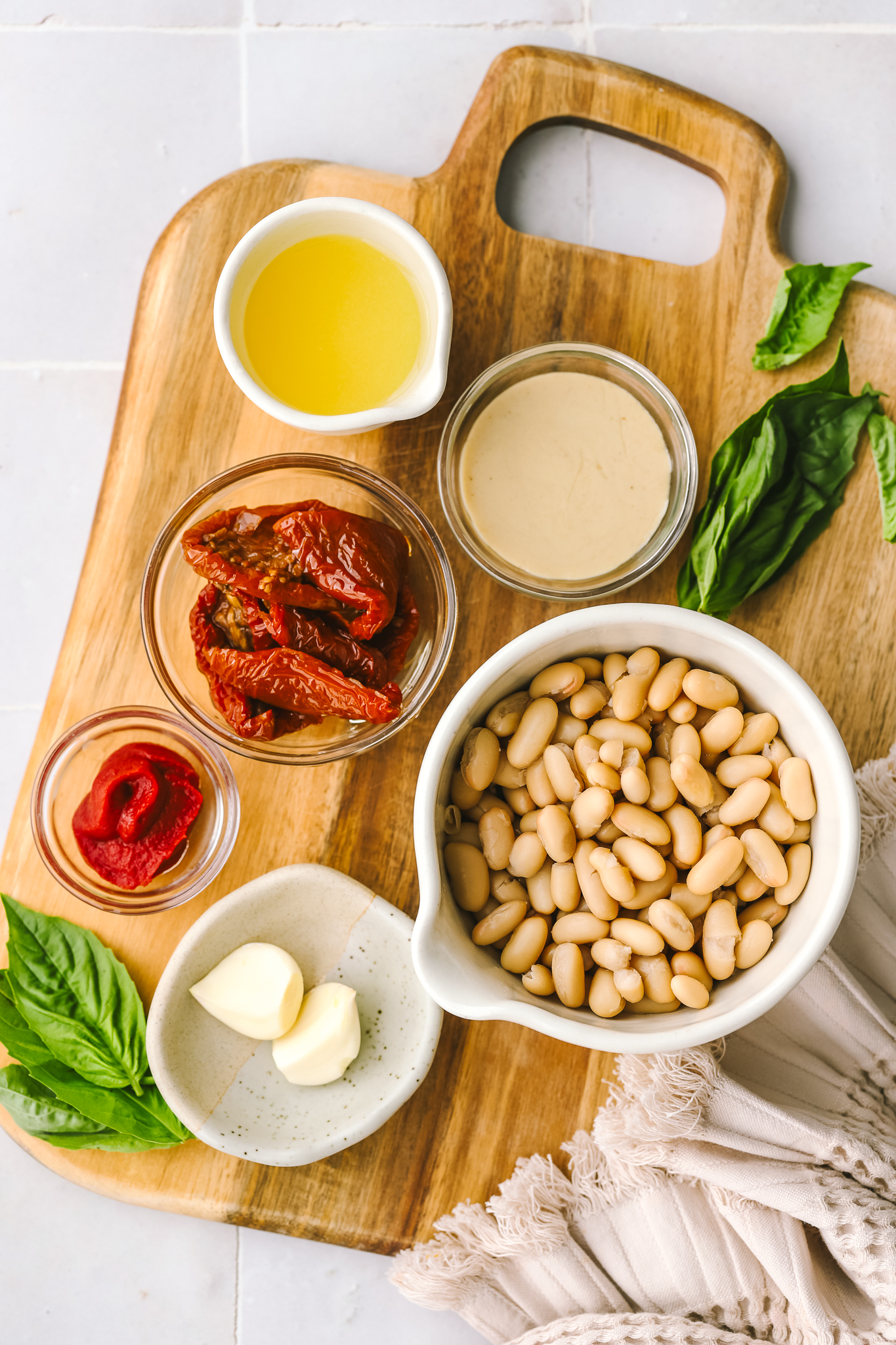 ingredients to make sundried tomato hummus