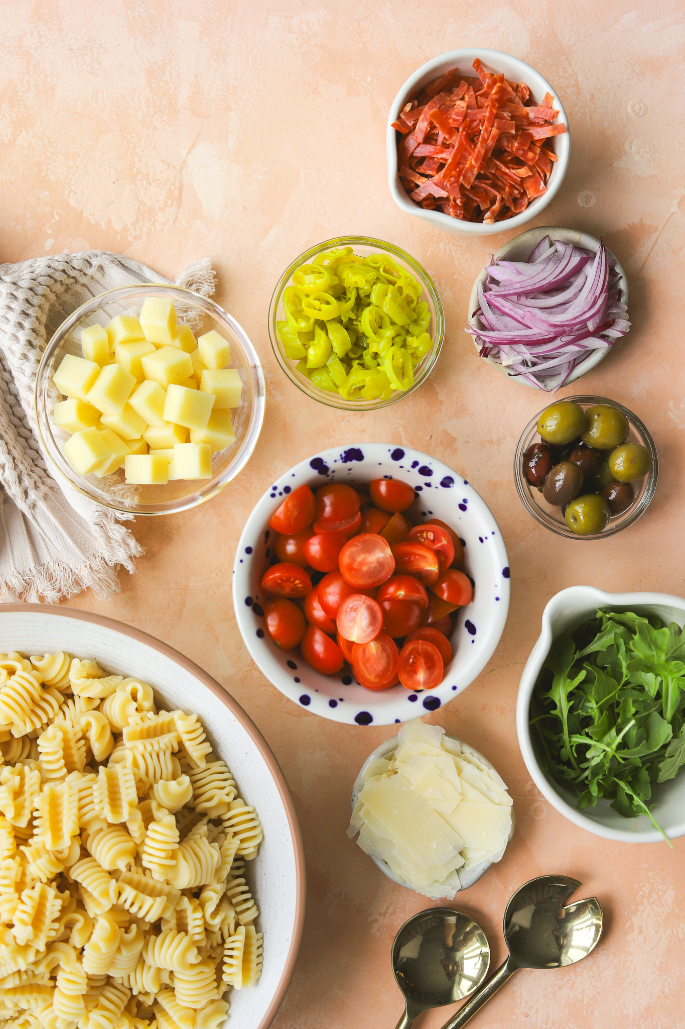 ingredients to make an Italian pasta salad